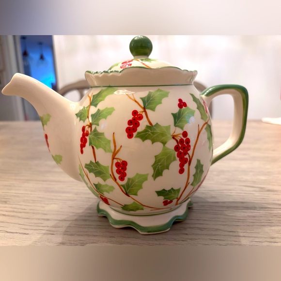 Andrea Sadek “Holly Berries” Teapot - Picture 1 of 4